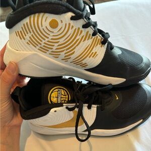 BOYS Nike Basketball Shoes